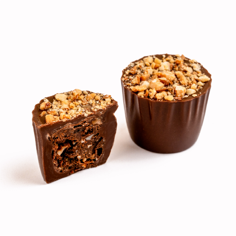 Bombón mousse de chocolate y frutos secos al ron