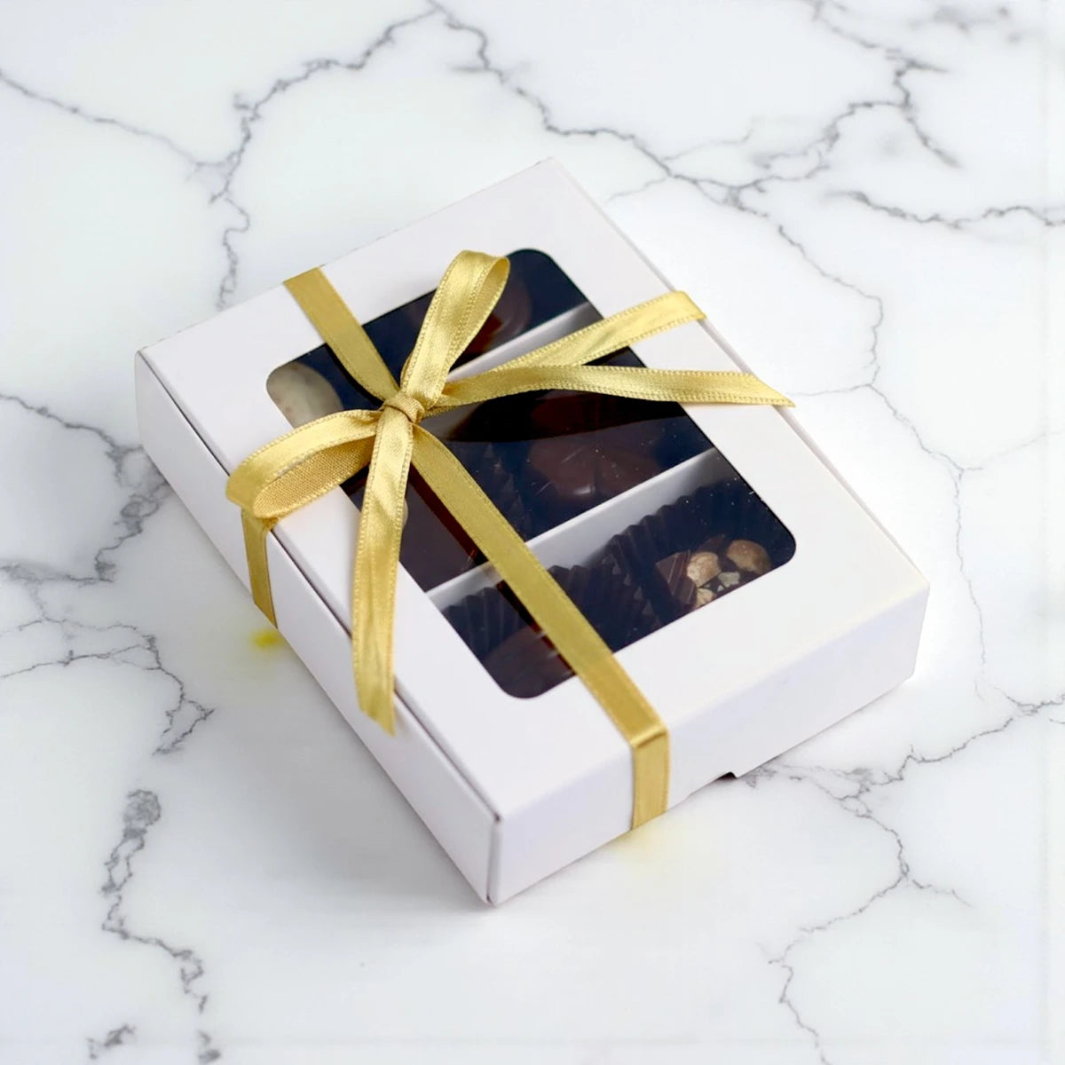 Caja souvenir blanca de 6 bombones